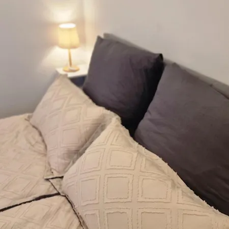 Auxbrg Apartment