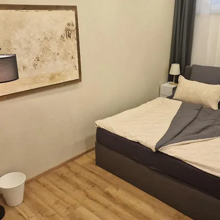 Auxbrg Apartment *